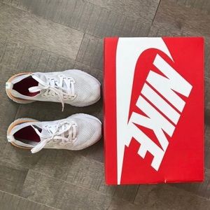 Nike epic react white